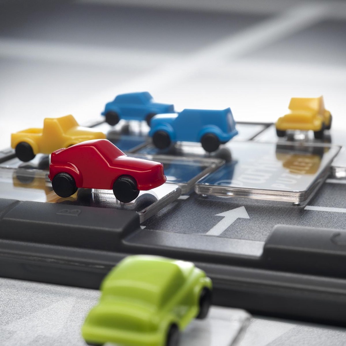 SmartGames Parking Puzzler - Magnetisch Denkspel & Breinbreker - 60 Uitdagende Opdrachten - Compact Reisspel - Vanaf 6 Jaar — cadeau in Spellen & Speelgoed - foto 3