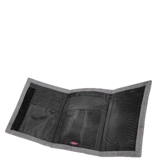 Portefeuille Eastpak gris, ouvert, avec compartiments.