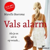 Valkse alarm luisterboek van Marelle Boersma, met een meisje in een witte jurk die een teddybeer vasthoudt.