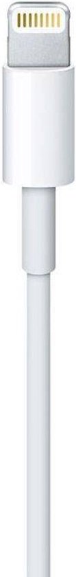 Close-up van de witte Lightning-connector van een Apple-kabel.