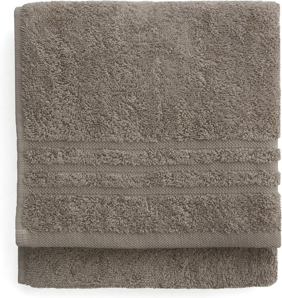 Serviette taupe pliée avec détail côtelé.