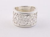 Opengewerkte zilveren ring met bloemenmotief - maat 16.5