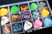 100 plectrums | In handige opbergdoosje | 0,46 / 0,58 / 0,71 / 0,81 / 0,96 / 1,00 / 1,50 / MM |