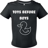 Baby shirtje zwart"Toys before boys" Eend maat 12mnd