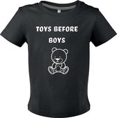 Zwart Baby shirtje "Toys before boys" Beer maat 18 mnd