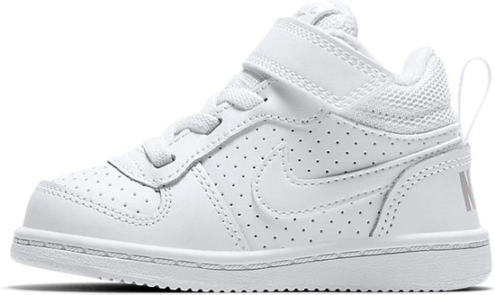 Witte Nike mid-top sneaker met veters en klittenband.
