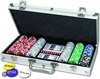Afbeelding van het spelletje Pokerset 300 Fiches - Luxe Aluminium Koffer - Inclusief Veiligheidsslot - 2 kaartspellen - 5 dobbelstenen - 3 dealer buttons
