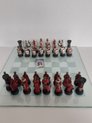 Afbeelding van het spelletje Schaakspel Luxe schaakspel met kruisridders op glazen bord vam MystiCalls  9x38x38 cm