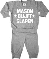 Pyjama met naam kind en ster-lichtgrijs-wit-blijft slapen met naam-Maat 68/74