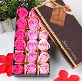 mooie rozen geur badzeep / douche set 18 stuks in doos / zeepje bloemen rozenblaadjes handzeep bad roze rood ook voor valentijnsdag / verjaardagscadeau / bruiloft / gift set - moed