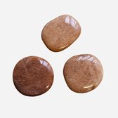 Prachtige maansteen - gepolijste platte edelsteen uit India - zaksteen - knuffelsteen