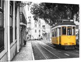 Toeristische tram door de oude straten van Lissabon - Foto op Dibond - 60 x 40 cm