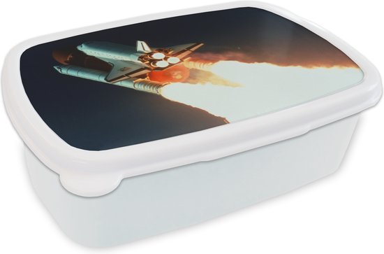Broodtrommel Wit - Lunchbox - Brooddoos - Lancering van een spaceshuttle in het heelal - 18x12x6 cm - Volwassenen