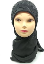 Elegante zwarte hoofddoek, hijab met kralen, hoofddeksel.