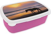 Broodtrommel Roze - Lunchbox - Brooddoos - Wild paard in de branding - 18x12x6 cm - Kinderen - Meisje