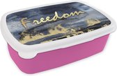 Broodtrommel Roze - Lunchbox - Brooddoos - Quote - Vrijheid - Goud - Zwart - 18x12x6 cm - Kinderen - Meisje