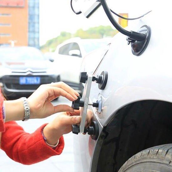 Hoe Een Uitdeukreparatie Zonder Spuiten Uit Te Voeren? - Laat Uw Voertuig Zijn Waarde Niet Verliezen