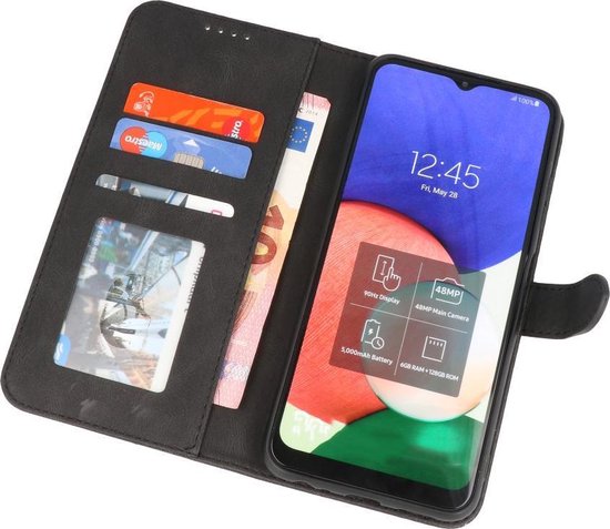Zwart kunstleren portemonnee hoesje geopend met smartphone, kaarthouders en bankbiljetten zichtbaar.