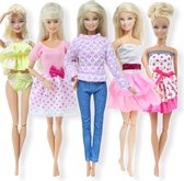 Poppenkleertjes Isa's friends - 5 Outfits voor poppen -  Geschikt voor o.a Barbie - Setje 'Kelly'