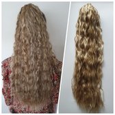 Paardenstaart hairextensions Licht Blond mix lang krullend 65 CM Ponytail Clip in Vlinderklem