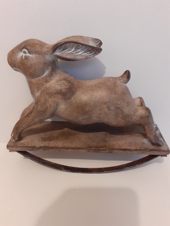 Hazen beeldje leuke haas die op een schommel  gaat wiebelen konijnen van Slijkhuis  20x25x7 cm