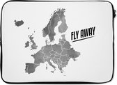 Laptophoes 14 inch - Europakaart in grijze waterverf met de quote "Fly away" - zwart wit - Laptop sleeve - Binnenmaat 34x23,5 cm - Zwarte achterkant
