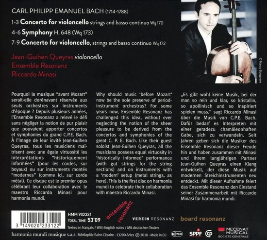 CDhoes met een portret van een cellist die op een stoel zit, met bladmuziek in de hand.