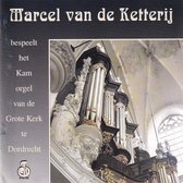 Marcel van de Ketterij bespeelt het Kam-orgel van de Grote Kaerk te Dordrecht
