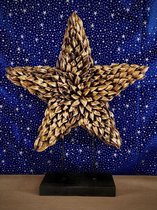 Natural Gold J-Pod Tree on Base 48 cm hoog - Christmas Star - kerstster - handgemaakt - kunststof - figuur - kerststukje - kerstdecoratie - kerstitem - accessoire - interieur - geschenk - gift - cadeau - kerst - nieuwjaar – verjaardag