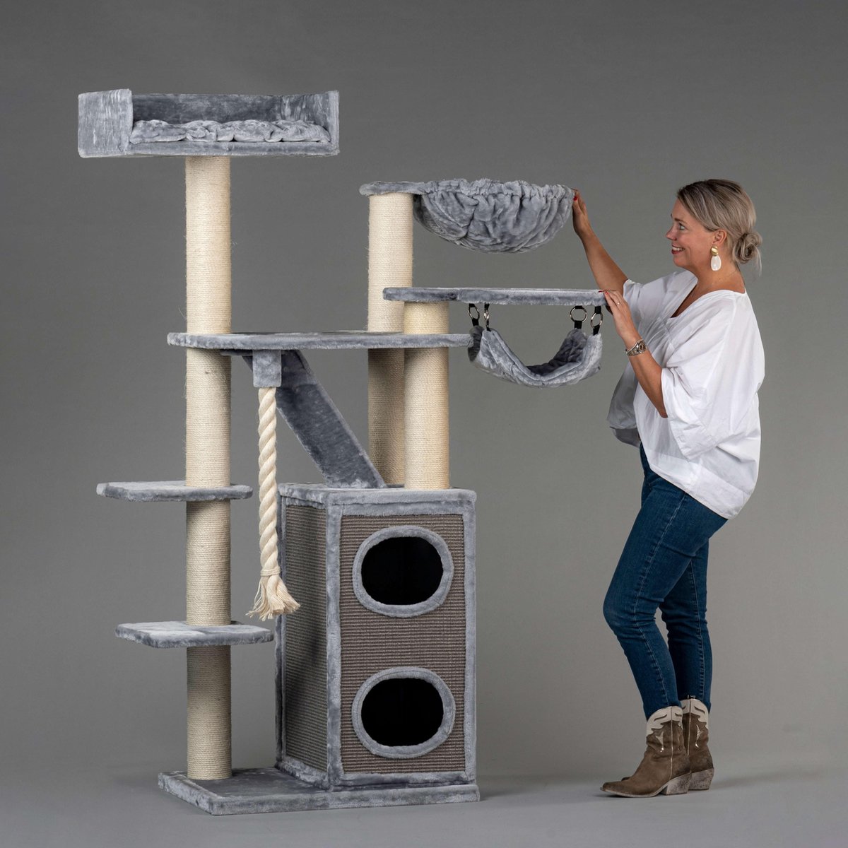 Krabpaal voor grote katten Cat Penthouse Crown licht grijs van RHRQuality