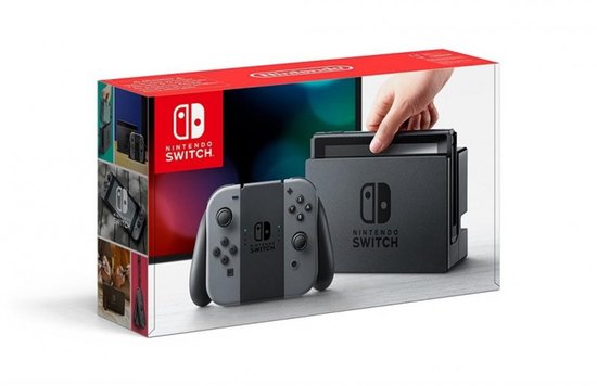 Nintendo Switch doos met console, grijze Joy-Con controllers en dock, met een hand die de console in het dock plaatst.