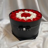 AG Luxurygifts rozen box - flowerbox - gift - cadeau - luxe - rozen - soap roses - rood - wit - rozen met geur - 28 rozen - kerstmis - Valentijnsdag - moederdag