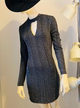 Zwarte glitter jurk - Decolleté detail - Classy jurk - Glitter jurk - feestjurken