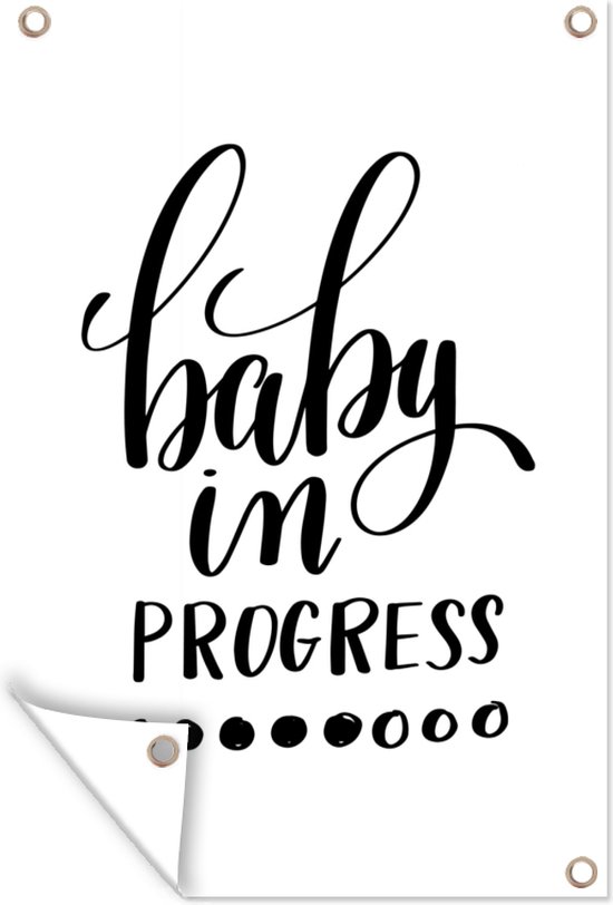 Tuindecoratie Baby in progress - Quotes - Zwangerschap - Spreuken - 40x60 cm - Tuinposter - Tuindoek - Buitenposter