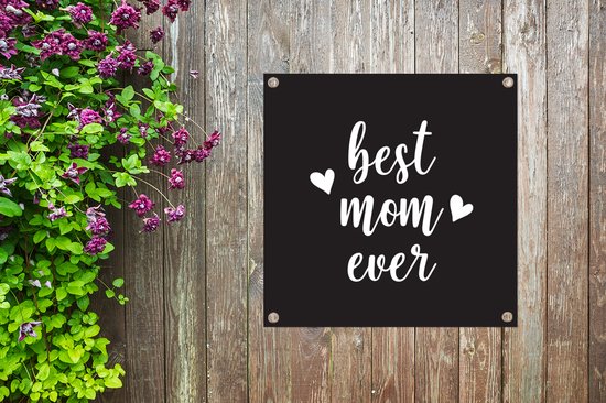 Citation de la fête des mères `` meilleure maman de tous les temps '' sur fond noir affiche de jardin 50x50 cm