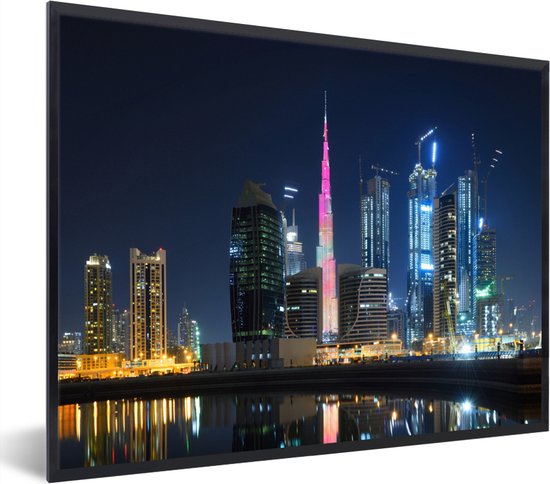 Fotolijst incl. Poster - Kleurrijke gebouwen in Dubai en een paarse Burj Khalifa - 60x40 cm - Posterlijst