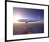 Fotolijst incl. Poster - Een vliegtuig boven een mooi wolkengordijn - 80x60 cm - Posterlijst