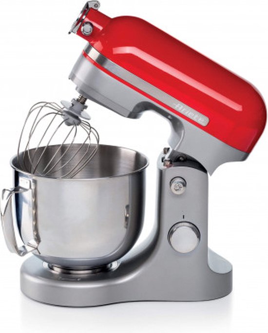 Rode en zilverkleurige keukenmixer met garde in roestvrijstalen kom.