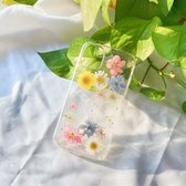 Casies Apple iPhone 13 gedroogde bloemen hoesje - Dried flower case - Soft cover TPU - droogbloemen - transparant