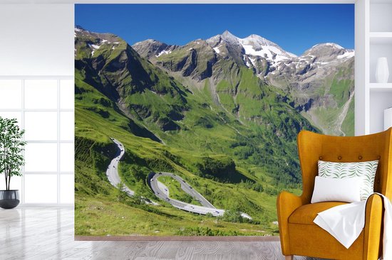 Behang - Fotobehang De Grossglockner weg die door de Oostenrijkse Alpen - Breedte 315 cm x hoogte 260 cm