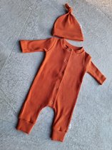 One By Mayson - Newborn Boxpakje/Muts - Rib - Handmade - Brique - Maat 62/68