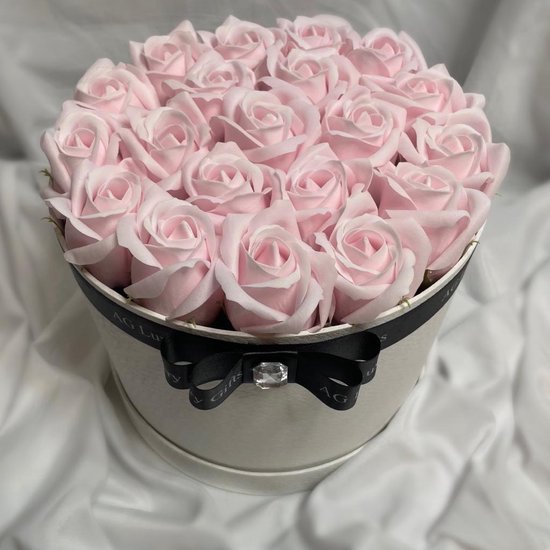 AG Luxurygifts flowerbox - rozen box - Moederdag cadeau - rozen - wit - roze kleur - cadeau - Valentijnsdag - soap roses