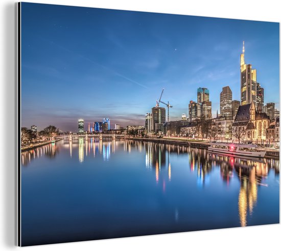 Wanddecoratie Metaal - Aluminium Schilderij Industrieel - Verlichting in de Duitse stad Frankfurt am Main - 60x40 cm - Dibond - Foto op aluminium - Industriële muurdecoratie - Voor de woonkamer/slaapkamer