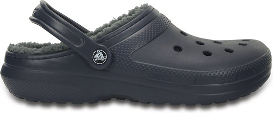 Donkerblauwe Crocs Classic Lined Clog met grijze vacht aan de binnenkant. Draagband aan de achterkant.