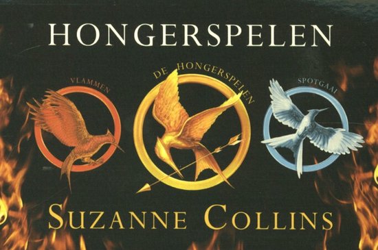 De cover van de Hongerspelen-trilogie met drie cirkels: vlammen, de Hongerspelen en spotgaai. Geschreven door Suzanne Collins.