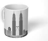 Mok - skyline van Kuala Lumpur met de Petronas Towers - zwart wit - 350 ML - Beker