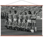 Poster In Posterhanger - Elftalfoto EK '88 - 50x70 cm - Voetbal Zwart Wit - Kader Hout - Ophangsysteem - Van Basten