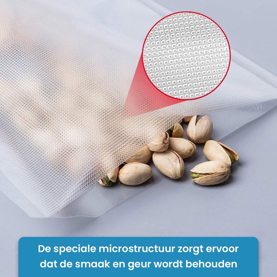 Sac sous vide transparent avec un gros plan sur la microstructure, rempli de pistaches.