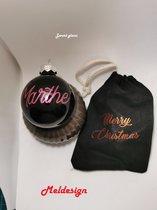 Kerst Kerstbal met naam met gratis opbergtasje zwart glans glitter roze letters