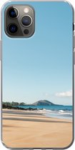 Geschikt voor iPhone 12 Pro hoesje - Strand - Zomer - Palmbomen - Siliconen Telefoonhoesje